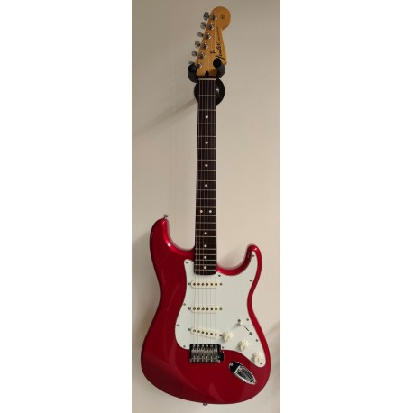 FENDER STANDARD STRATOCASTER CANDY APPLE RED